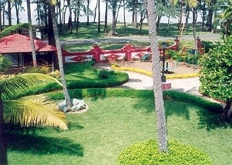 Seawoods Beach Hotel Dahanu Bagian luar foto