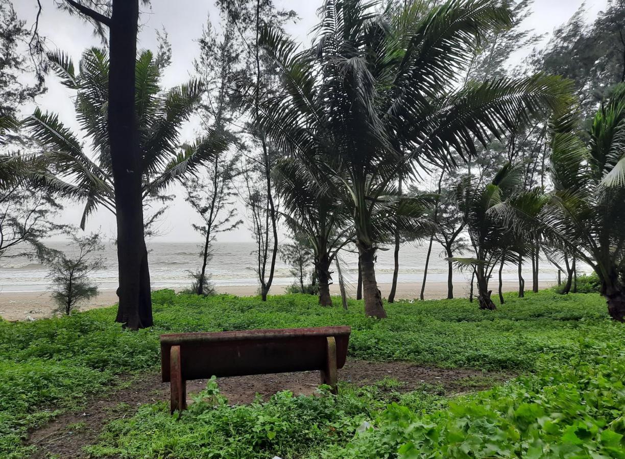 Seawoods Beach Hotel Dahanu Bagian luar foto