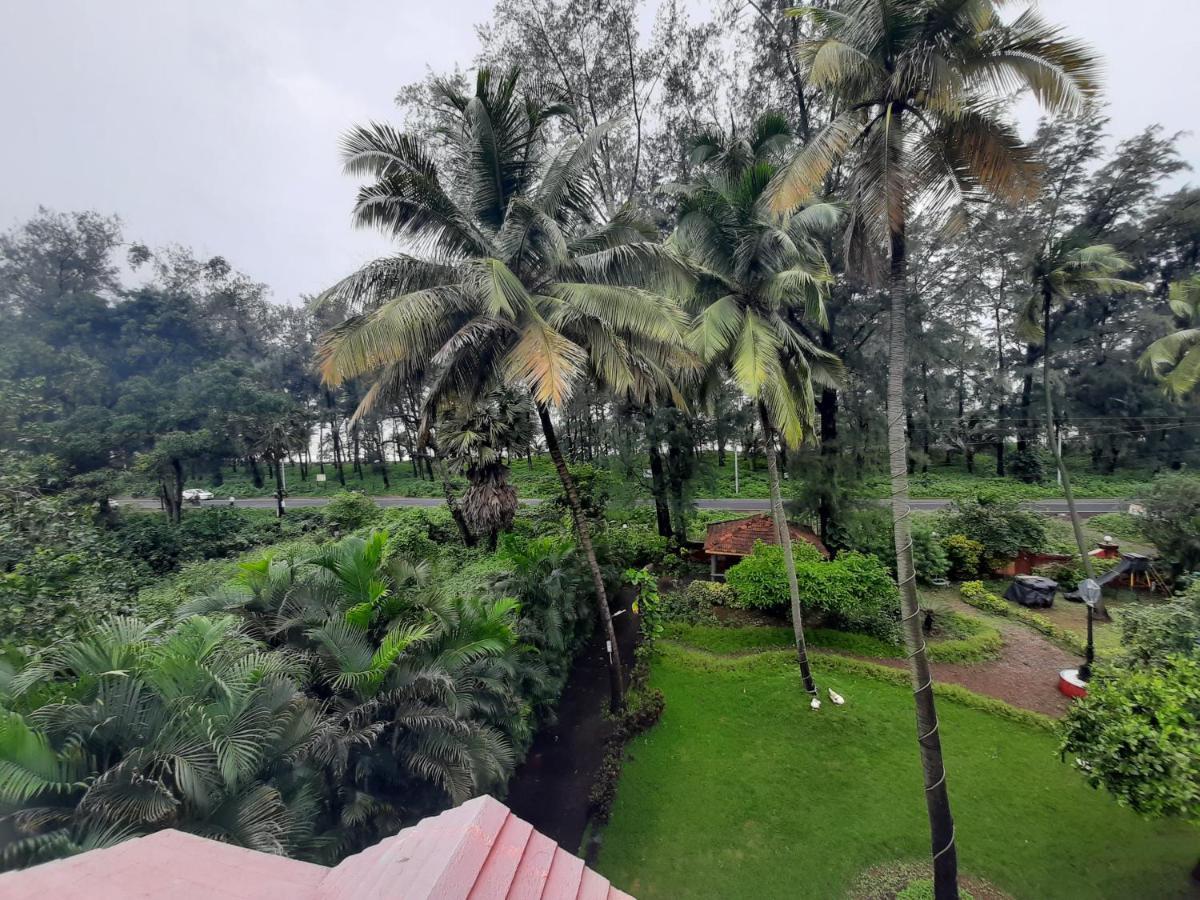 Seawoods Beach Hotel Dahanu Bagian luar foto